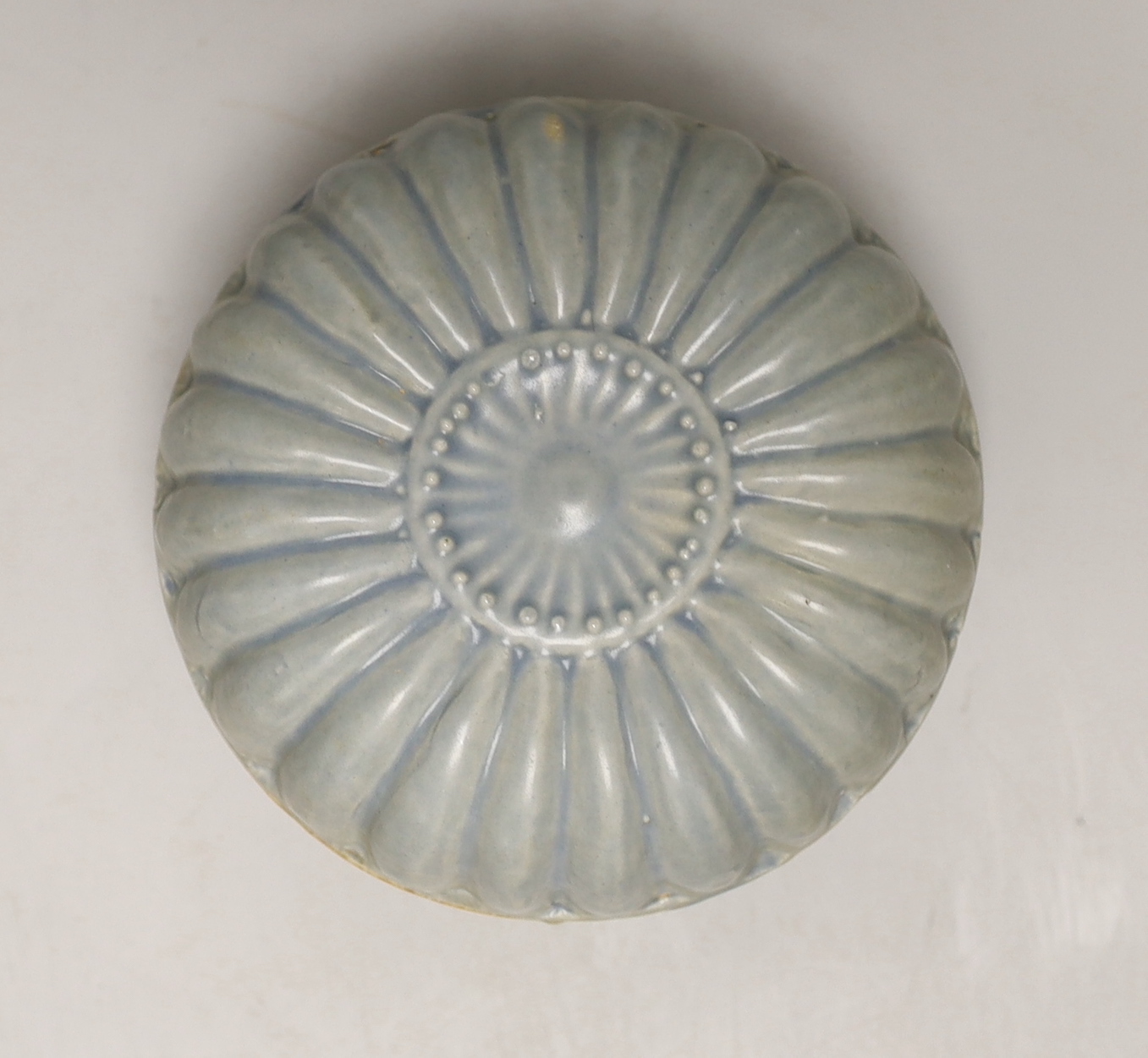 A Chinese qingbai lobed box and cover, 6.5cm high